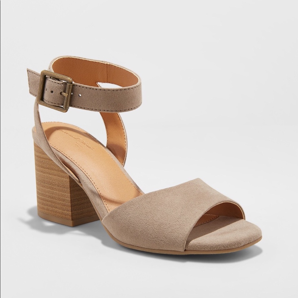 Target Universal Thread Megan Taupe Sandals (NWOT)